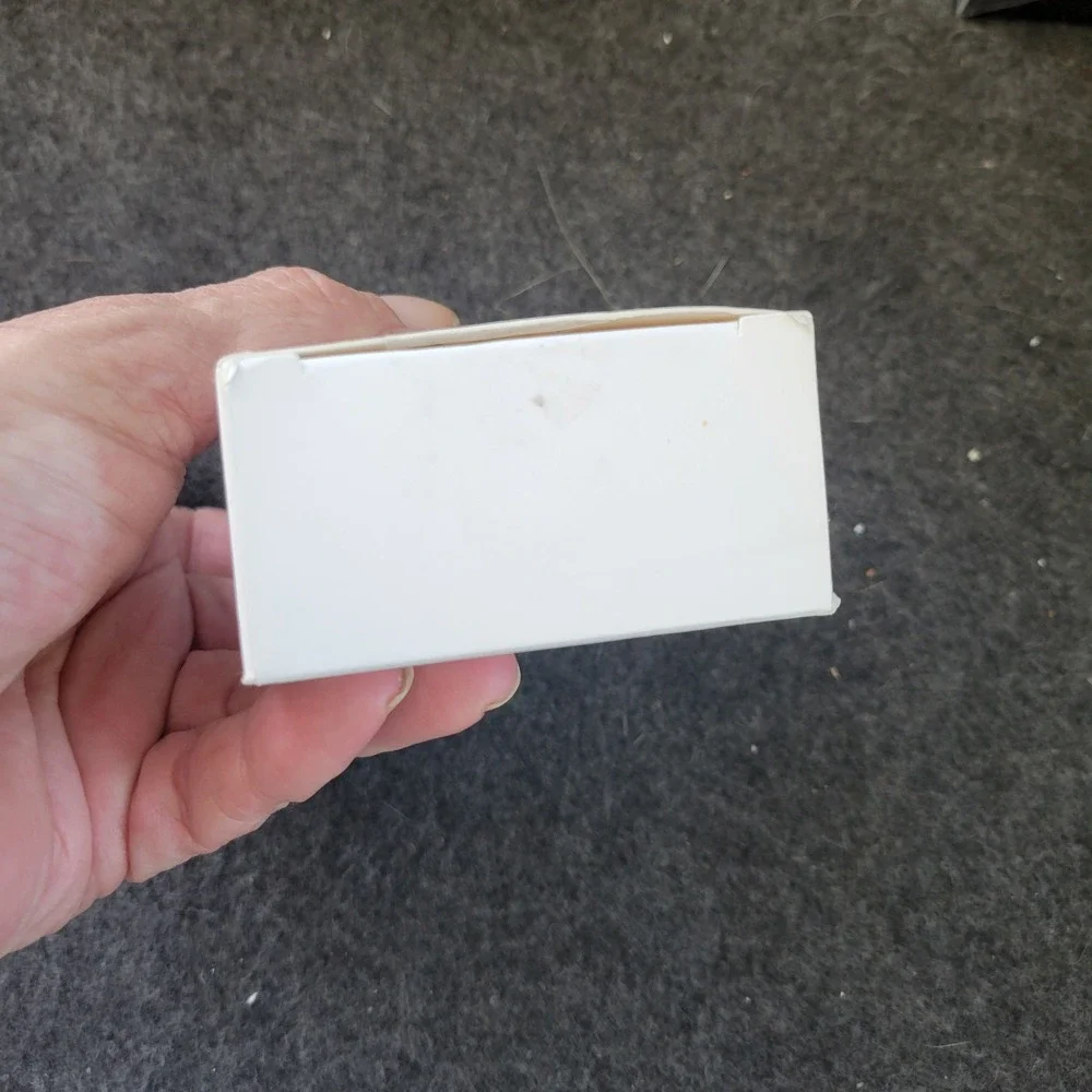 ZENS Magnetic Single Powerbank, portable wireless charger for iPhones.‎